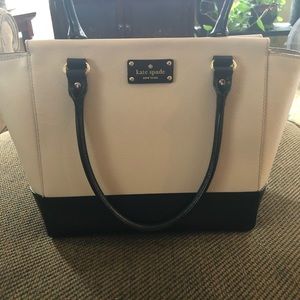 Kate Spade Black and cream color Shoulderbag.